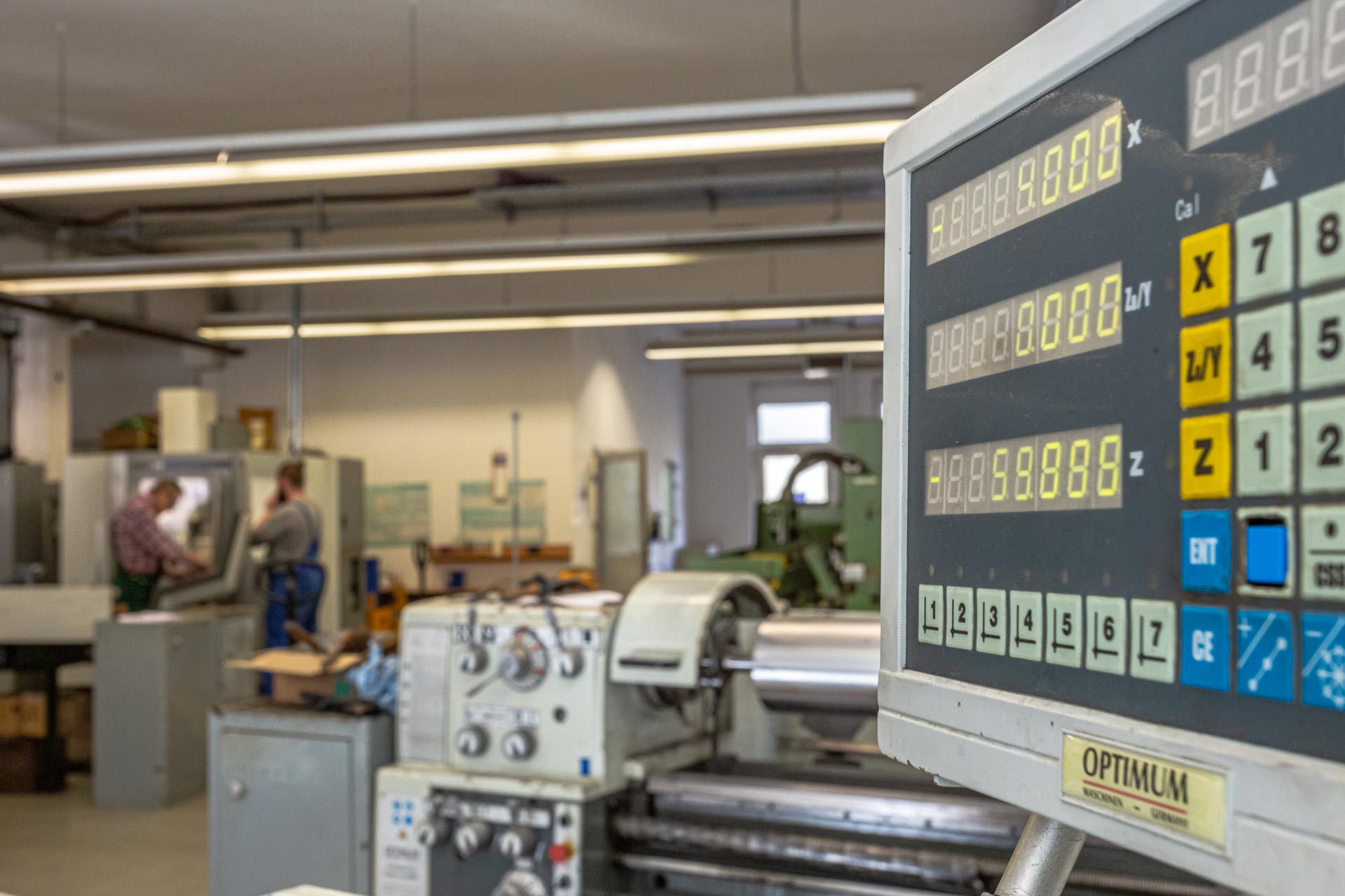 Über Uns BTZ Stiftung Produktion Thale Über Uns Leitbild Geschichte Maschine Produktionshalle Werk